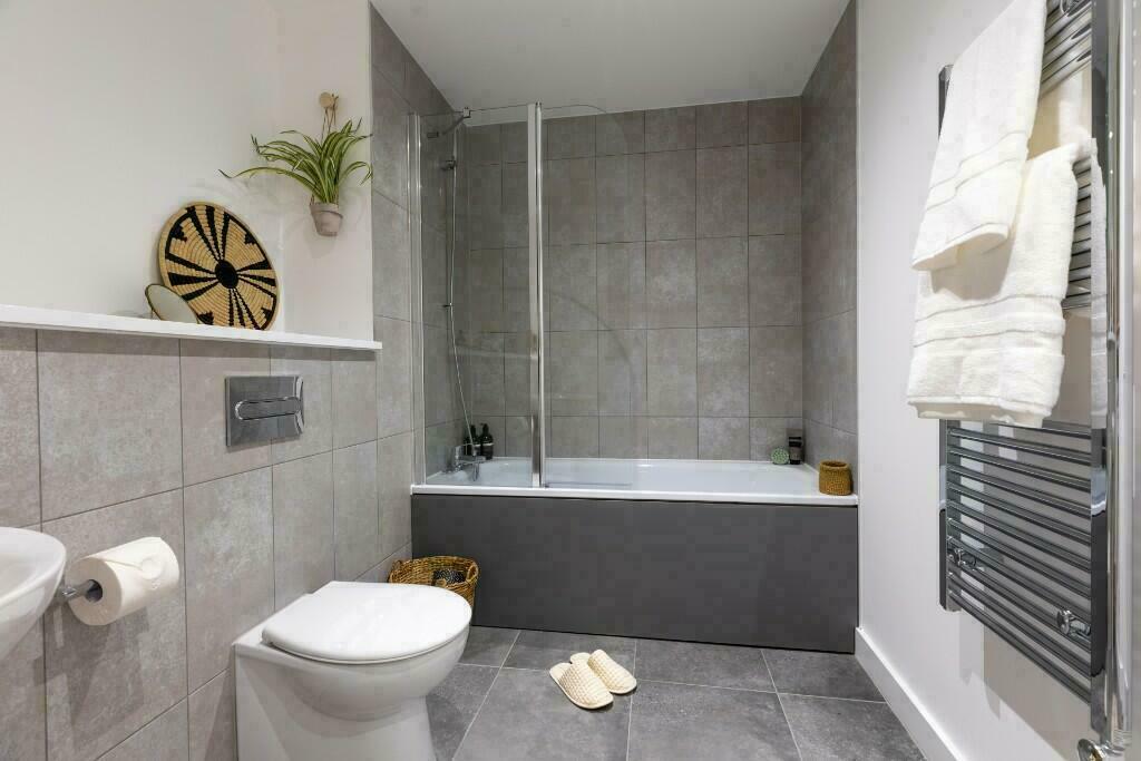 Apartments to Rent by ila at Hairpin House, Birmingham, B12, bathroom