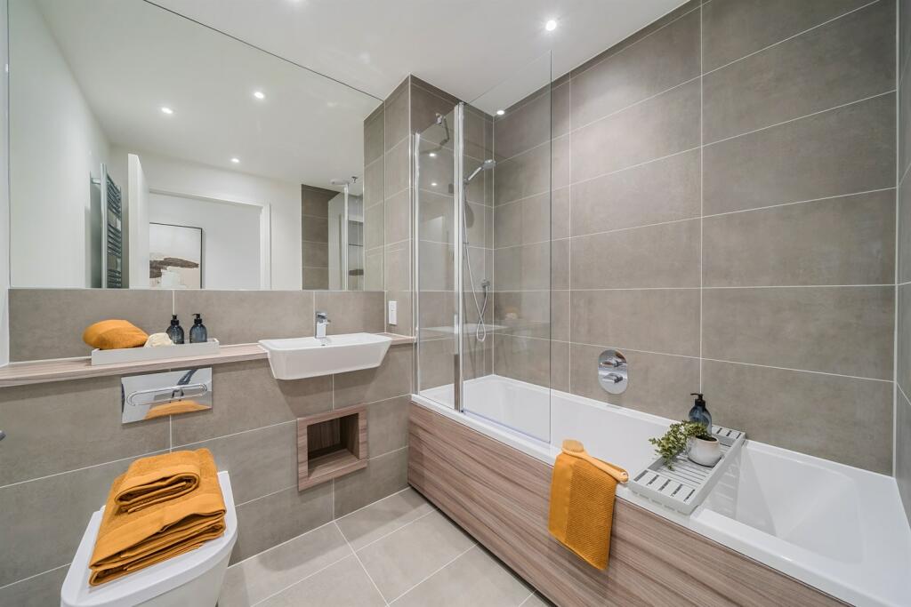 Apartments to Rent by Simple Life London in Ark Soane, Ealing, W3, The Opal bathroom