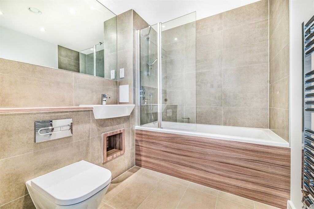 Apartments to Rent by Simple Life London in Fresh Wharf, Barking, IG11, The Heron bathroom