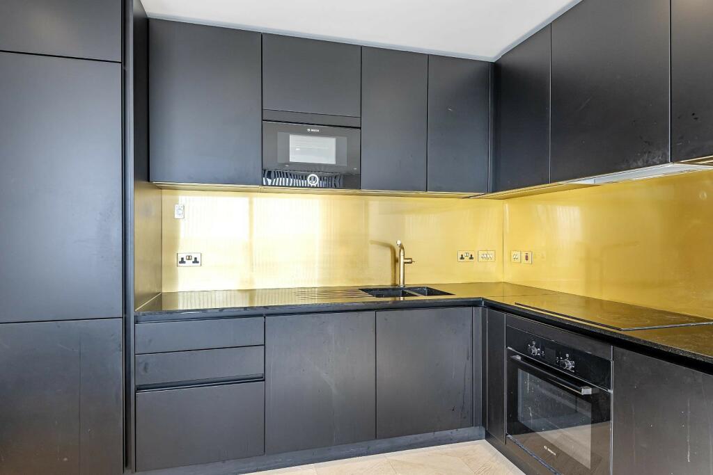 Apartments to Rent by Greenwich Peninsula at The Waterman, Greenwich, SE10, kitchen