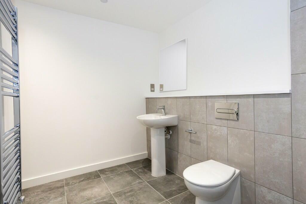 Apartments to Rent by ila at Hairpin House, Birmingham, B12, bathroom