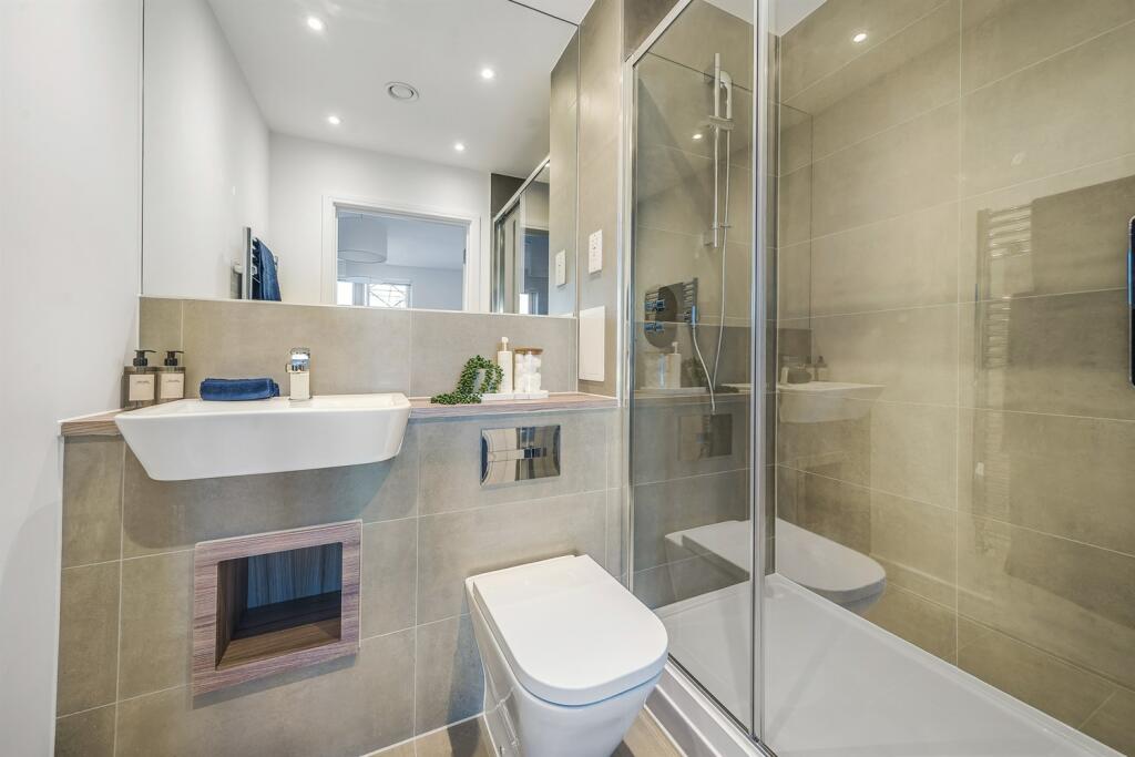 Apartments to Rent by Simple Life London in Beam Park, Havering, RM13, The Pinto bathroom