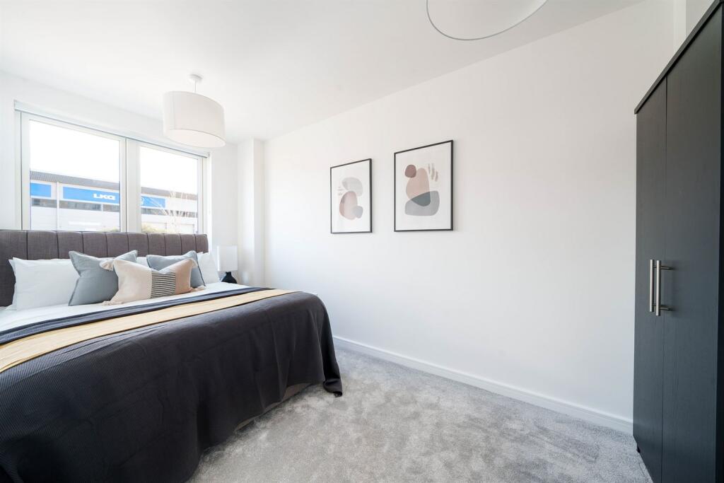 Apartments to Rent by Simple Life London in Fresh Wharf, Barking, IG11, The Teal bedroom