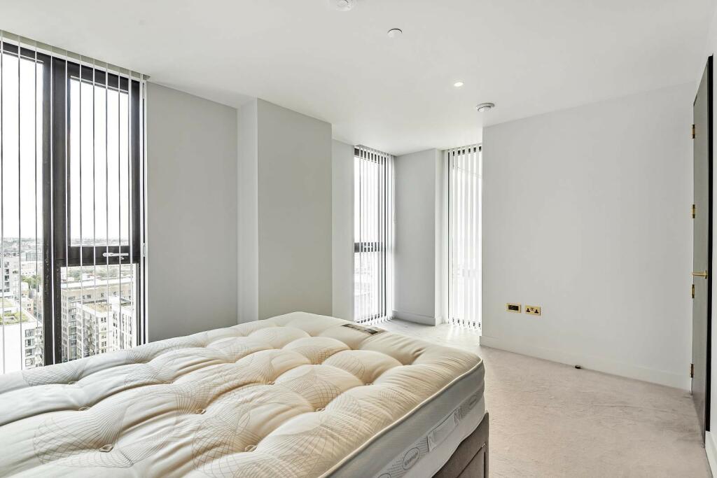 Apartments to Rent by Greenwich Peninsula at The Waterman, Greenwich, SE10, bedroom