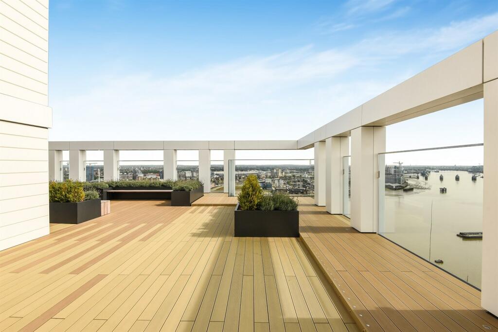 Apartments to Rent by Greenwich Peninsula at The Waterman, Greenwich, SE10, roof terrace