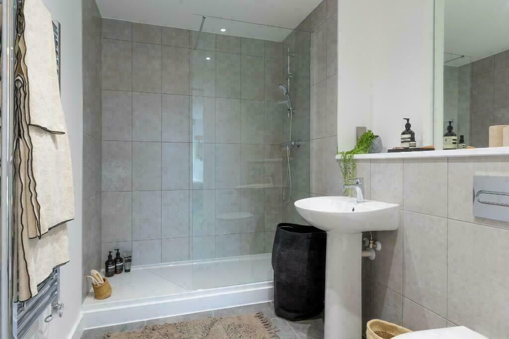 Apartments to Rent by ila at Hairpin House, Birmingham, B12, ensuite