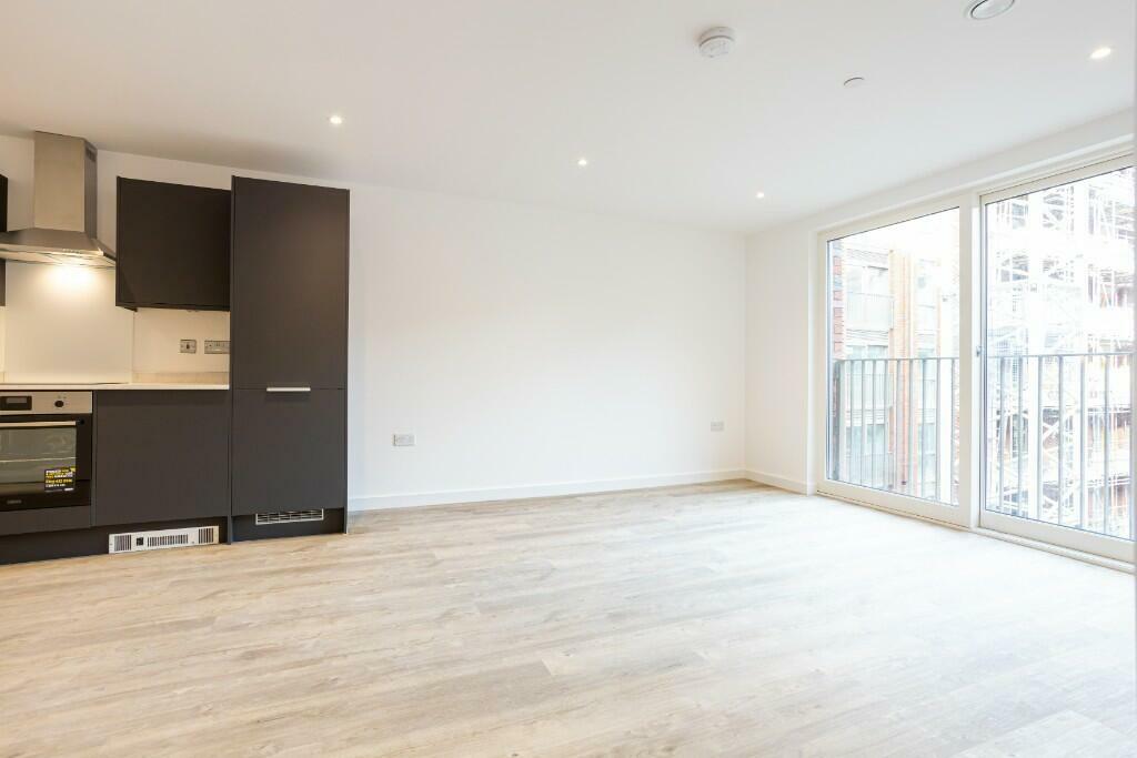 Apartments to Rent by ila at Hairpin House, Birmingham, B12, kitchen living area