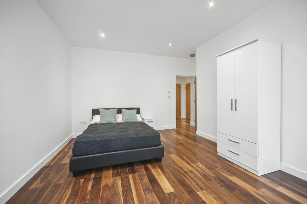 Apartments to Rent by JLL at The Hub, Harrow, HA1, bedroom