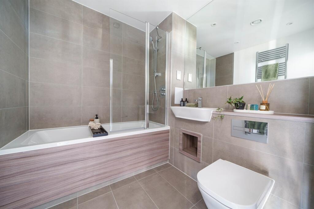 Apartments to Rent by Simple Life London in Beam Park, Havering, RM13, The Atlas bathroom