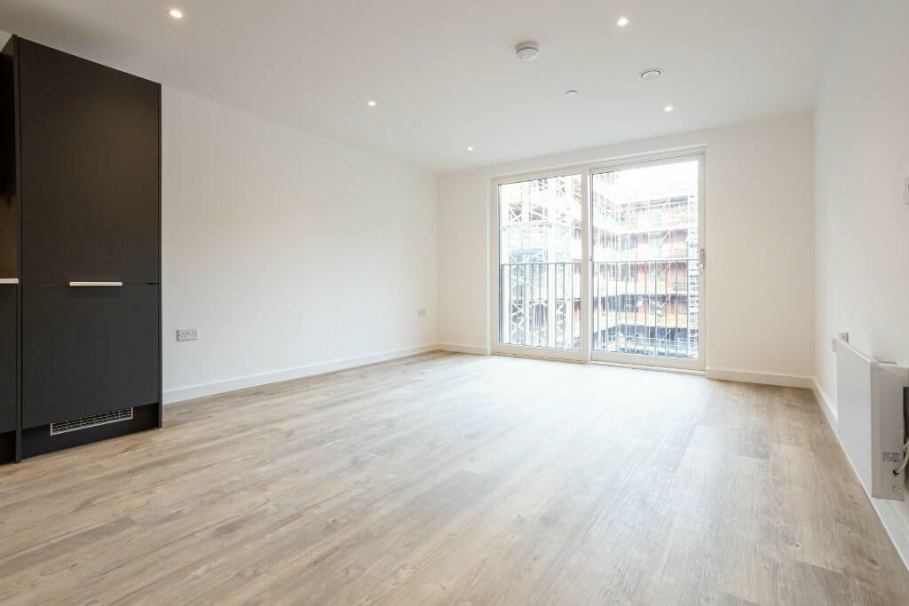 Apartments to Rent by ila at Hairpin House, Birmingham, B12, kitchen living area
