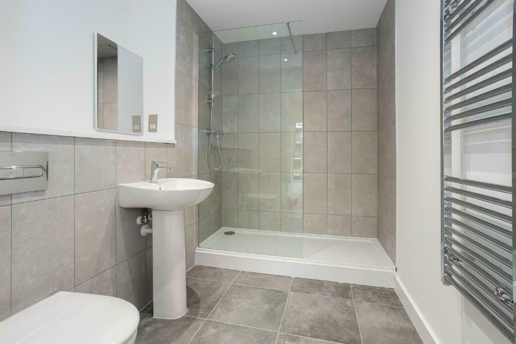 Apartments to Rent by ila at Hairpin House, Birmingham, B12, ensuite