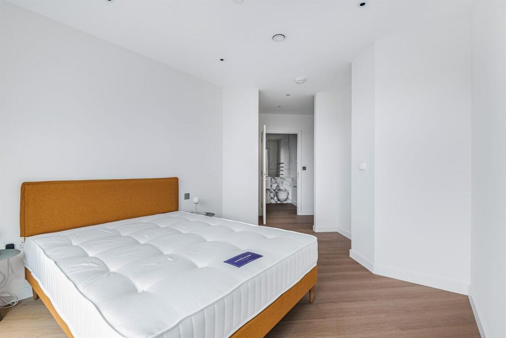 Apartments to Rent by Greenwich Peninsula at Upper Riverside, Greenwich, SE10, bedroom