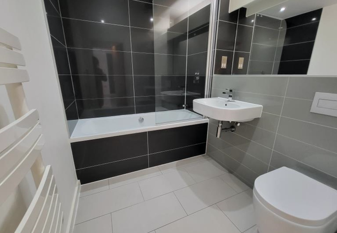 Apartments to Rent by Northern Group at Ice Plant, Manchester, M4, bathroom