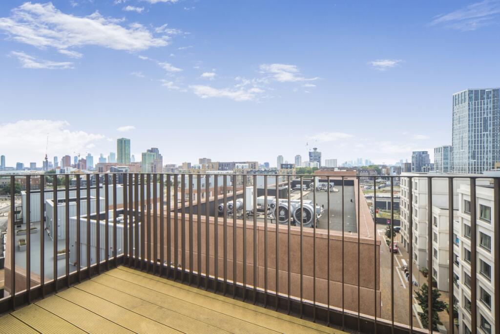 Houses and Apartments to Rent by JLL at Sugar House Island, Newham, E15, private balcony