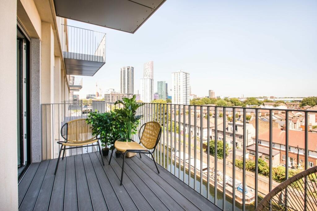 Houses and Apartments to Rent by JLL at Sugar House Island, Newham, E15, private balcony