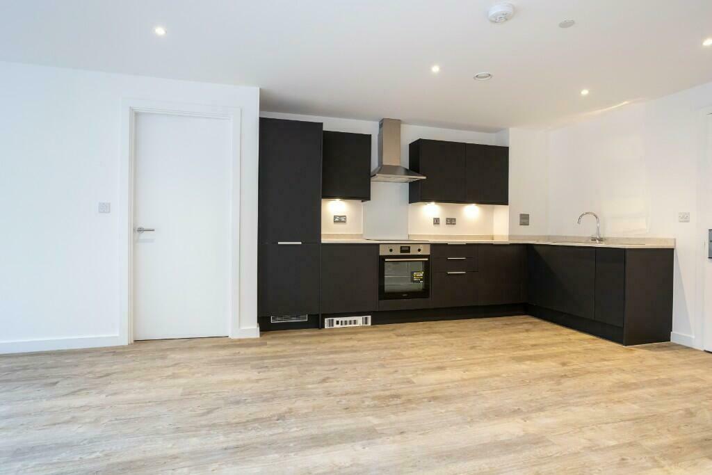 Apartments to Rent by ila at Hairpin House, Birmingham, B12, kitchen living area