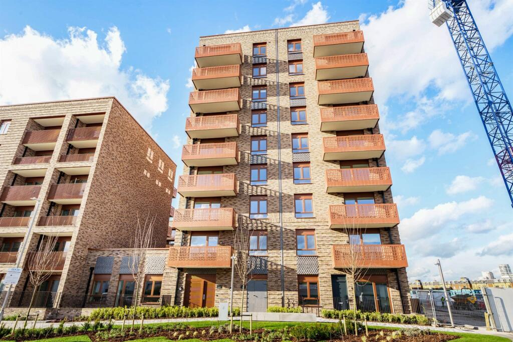 Apartments to Rent by Simple Life London in Fresh Wharf, Barking, IG11, The Sandpiper building panoramic