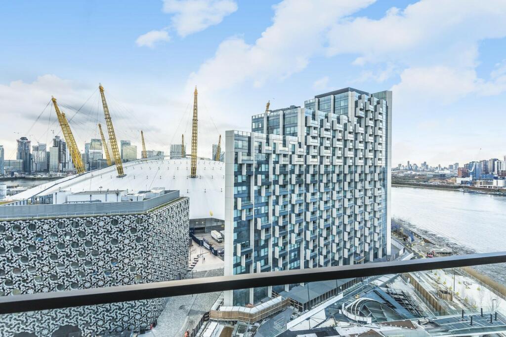 Apartments to Rent by Greenwich Peninsula at Upper Riverside, Greenwich, SE10, private balcony