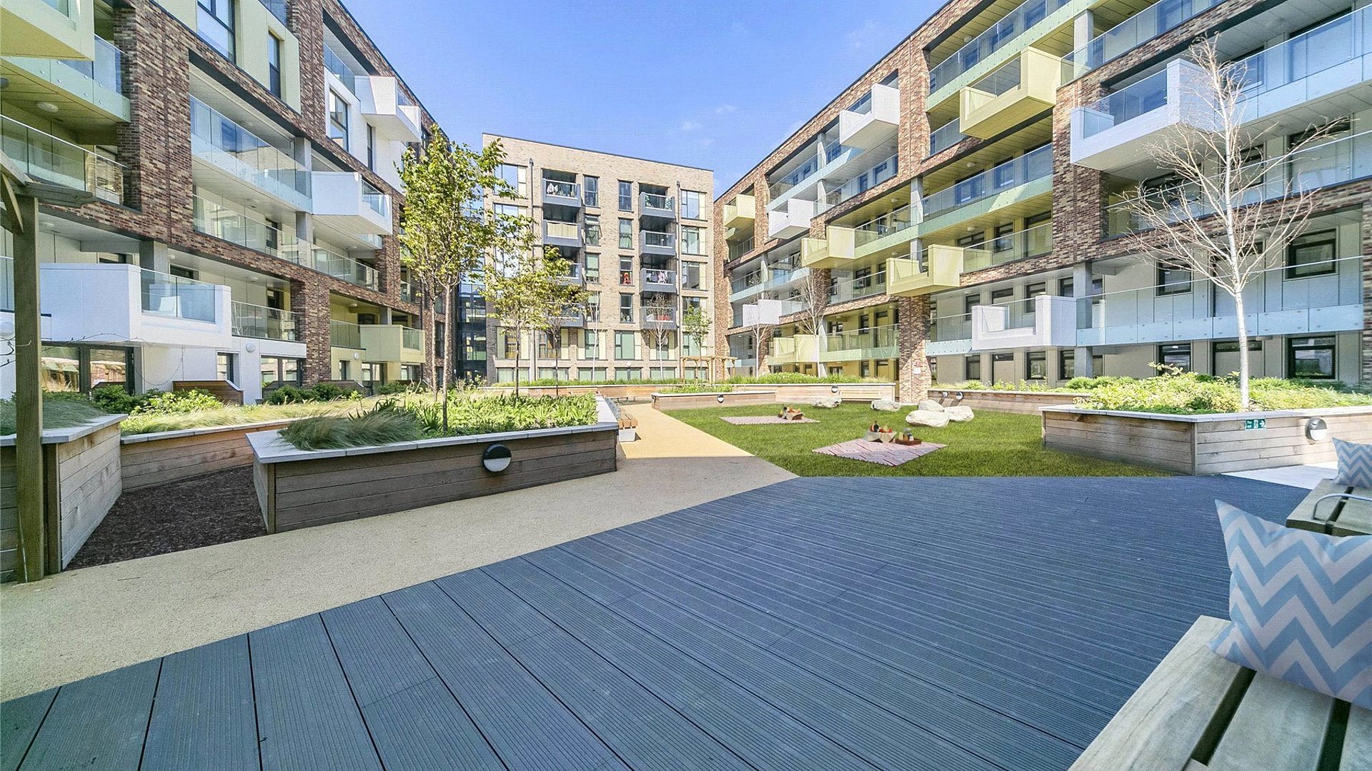 Apartments to Rent by JLL at The Horizon, Lewisham, SE10, communal gardens