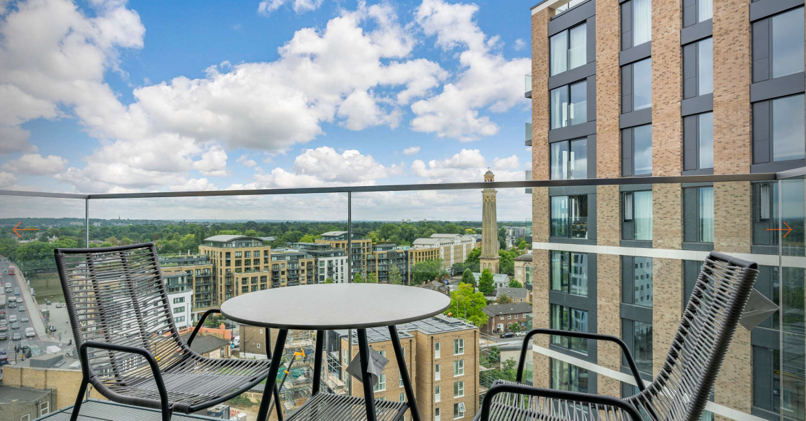 Apartment-APO-Group-Kew-Bridge-Hounslow-Greater-London-exterior-balcony