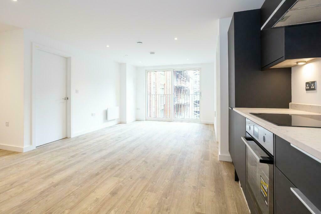 Apartments to Rent by ila at Hairpin House, Birmingham, B12, kitchen living area