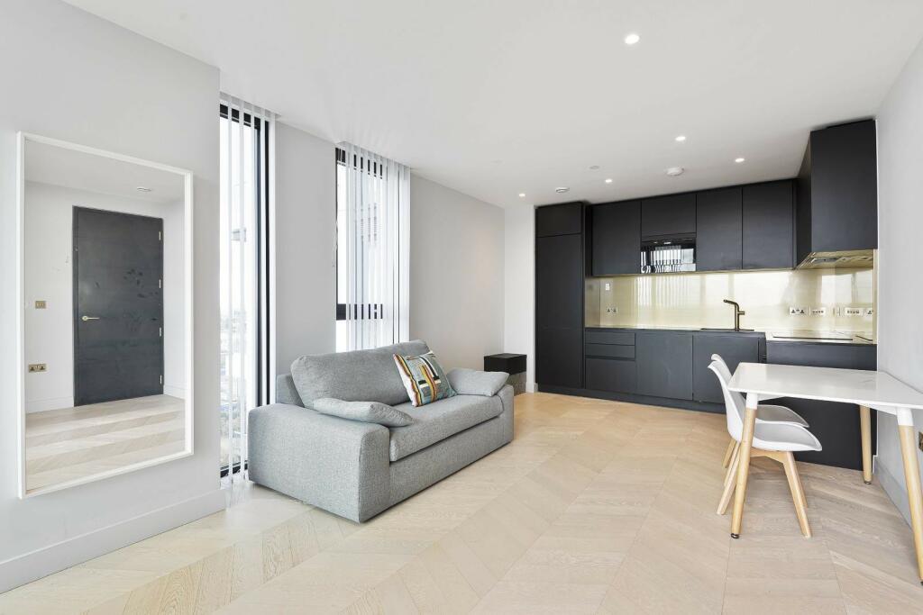 Apartments to Rent by Greenwich Peninsula at The Waterman, Greenwich, SE10, living kitchen dining area