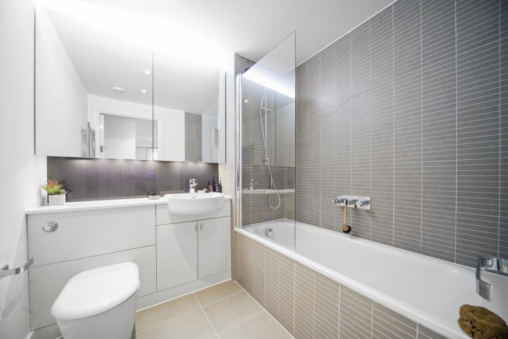 Apartment Get Living East Village London Stratford Bathroom 1