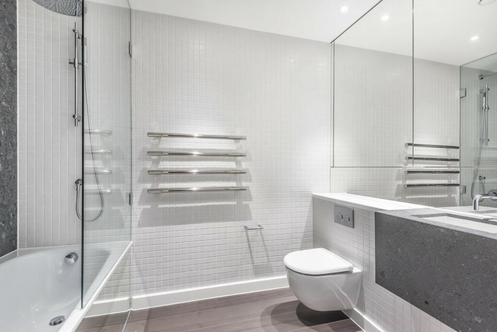 Apartments to Rent by Greenwich Peninsula at Upper Riverside, Greenwich, SE10, bathroom