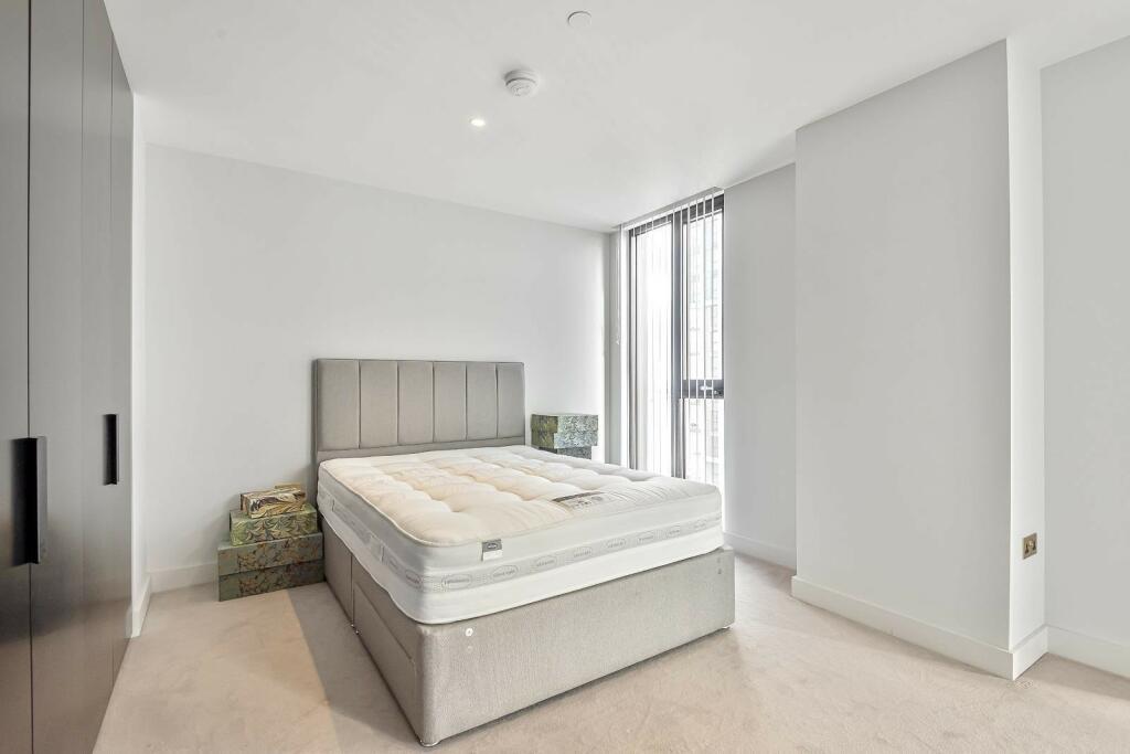 Apartments to Rent by Greenwich Peninsula at The Waterman, Greenwich, SE10, bedroom